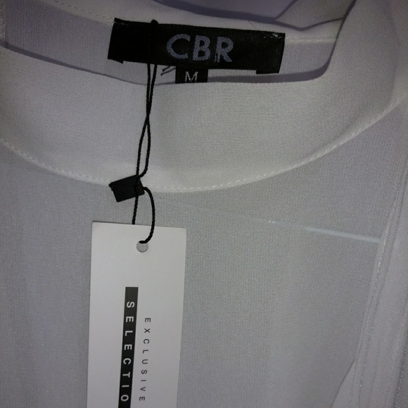 NWT flowy cold-shoulder shirt - Picture 3 of 5